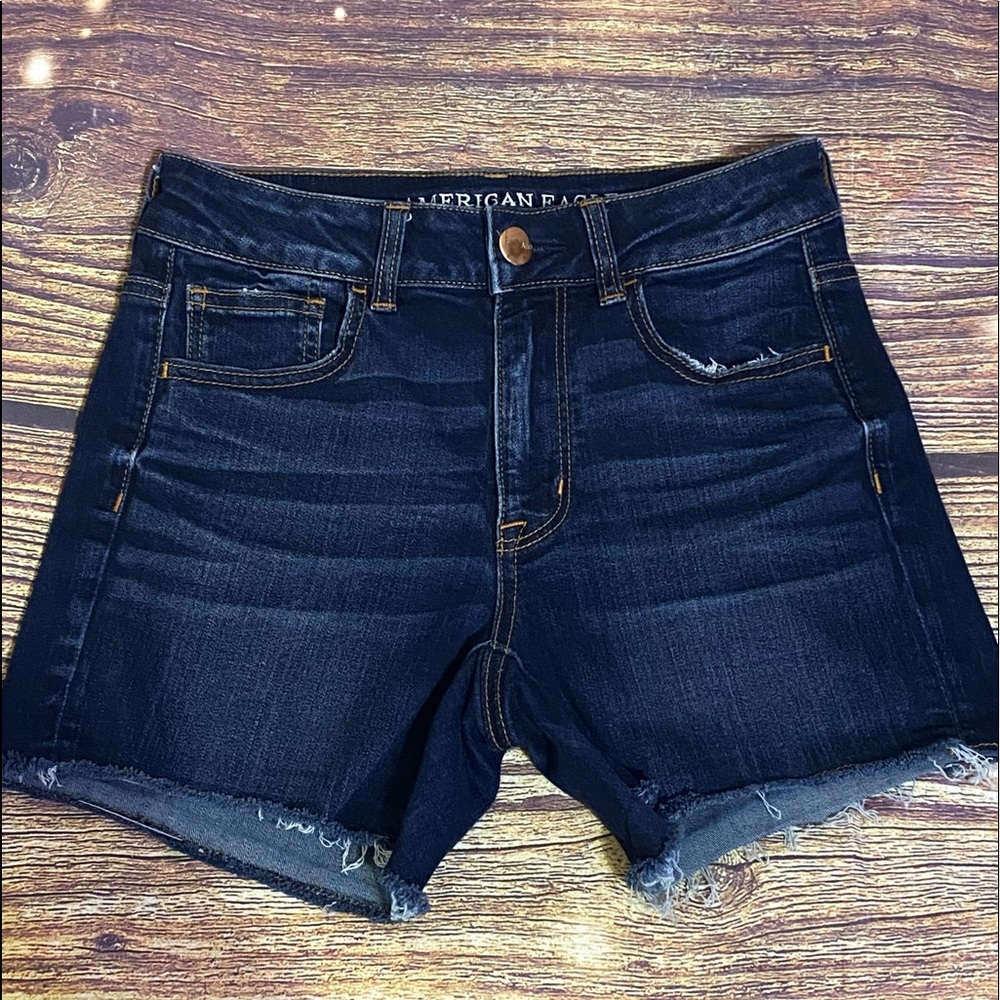 Womens American Eagle AEO hi-rise shortie denim shorts. Size 4.